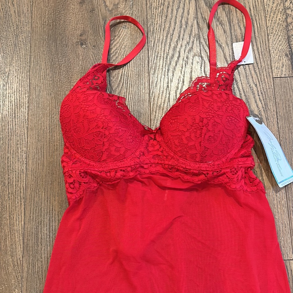 Lingerie - Picture 2 of 3